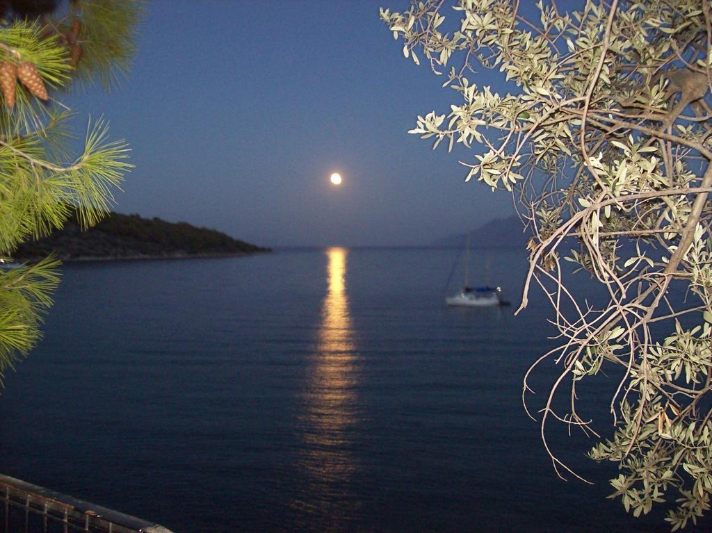 Hotel Mike Epidaurus Buitenkant foto